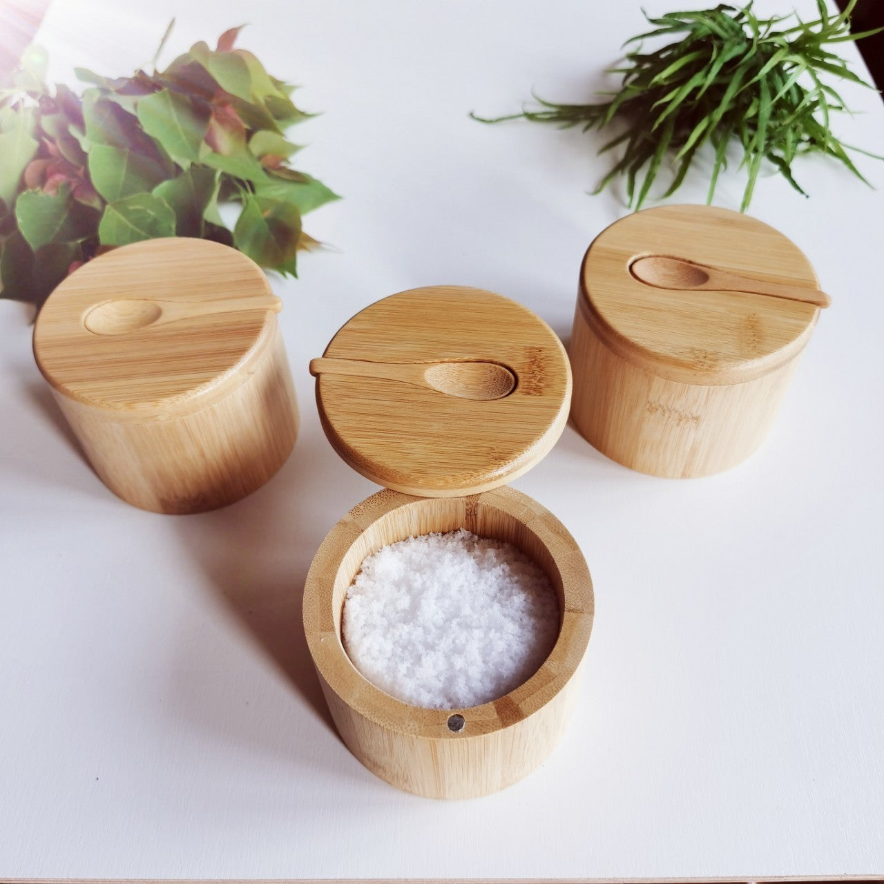 Bamboo Seasoning Jar Condiment Dispenser - Salt Jar with Spoon Kitchen Storage Seasoning Containers